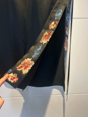 Celia Dragouni silk skirt new, with motif and side opening, black, size S