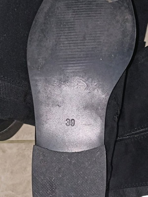 Women's black suede boots like new, size 39 with zipper