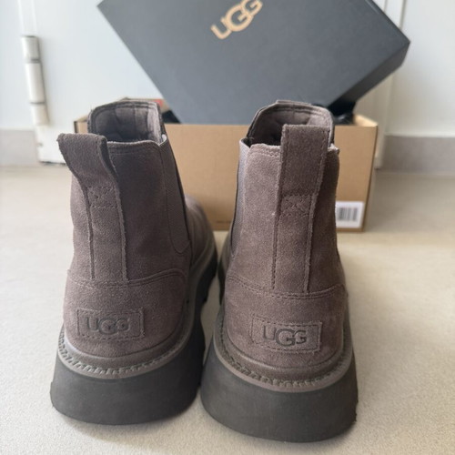 Ugg Chelsea boots like new, size 44.5, brown