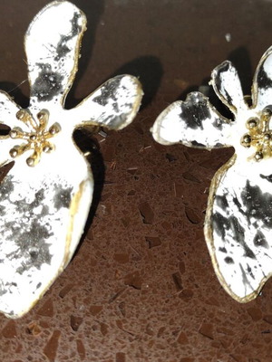 Χειροποίητα σκουλαρίκια σαν καινούργια, άσπρα και γκρι