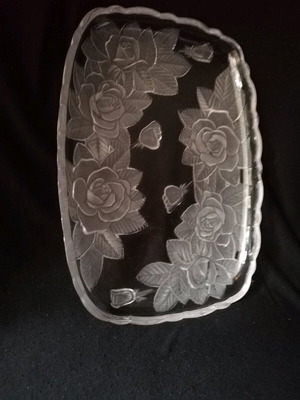 Studio Nova serving platter used with rose design 30x22 cm