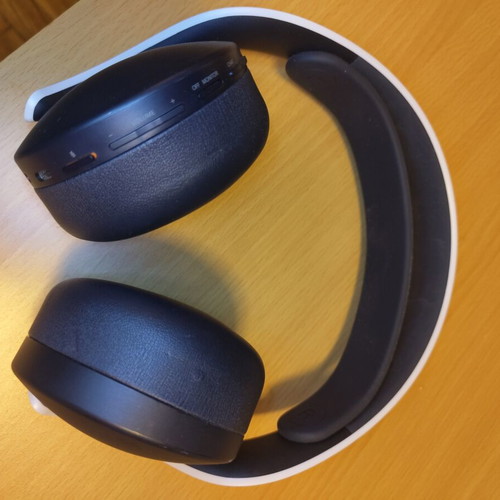 Sony PlayStation Pulse 3D Wireless Headset like new with box