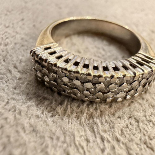 Gold ring 18 carats with natural diamonds, like new