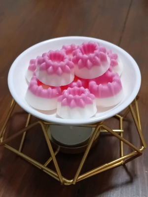 Wax Melts with Blackberry Wine Scent like new
