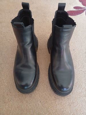Leather boots size 43 like new, black
