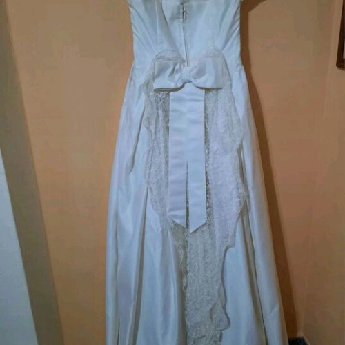 Silk wedding dress like new, satin with embroidered bust and stones