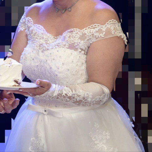 Wedding dress A-line with lace and long tulle train like new, white