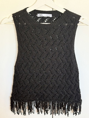 Zara knitted top with metallic yarn and fringes like new, size M