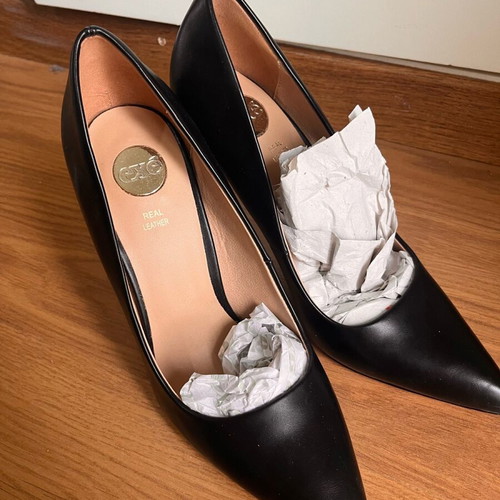 Exe black leather pumps like new, size 40
