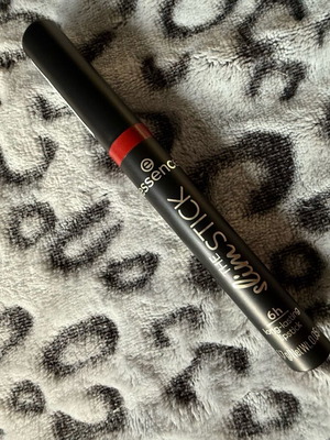 Lipstick and eyeshadow set new