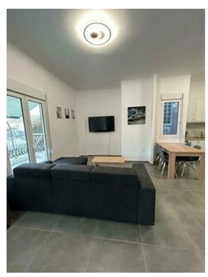 Διαμέρισμα ρετιρέ επιπλωμένο 87 τ.μ. στην Κυψέλη με 3 υπνοδωμάτια και βεράντα