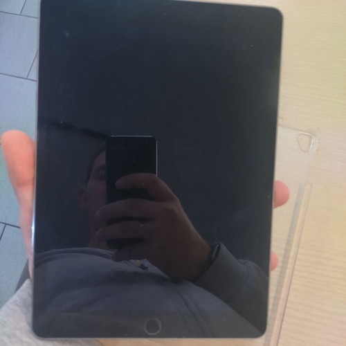 iPad Air 2 like new with free case