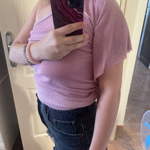 Pink blouse with one shoulder like new, size medium