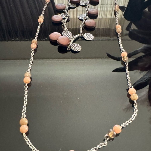 Long necklace new in nude colors