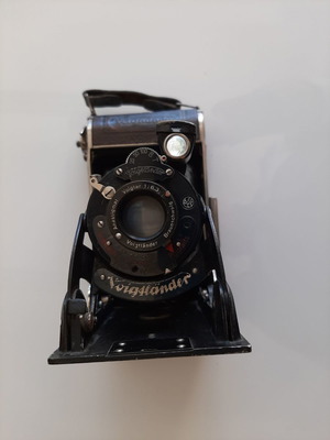 Vintage camera Voigtlander 1:6.3 from 1900s used with leather case