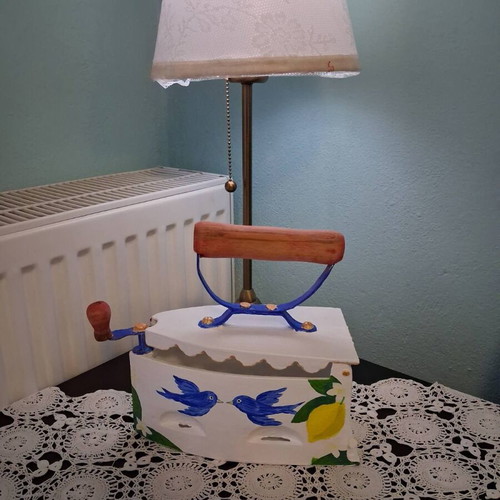 Decorative Charcoal Iron like new, Mediterranean style painted