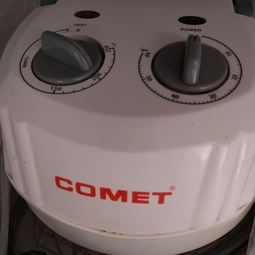 Genuine Comet glass oven bowl like new with 2 racks