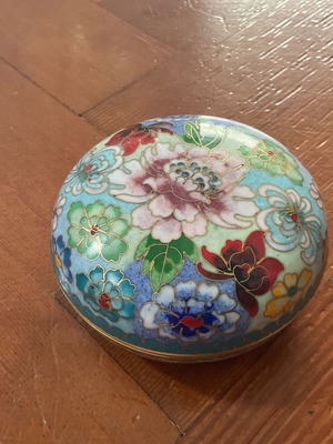 Cloisonné vintage decorative jewelry box with lid in excellent condition