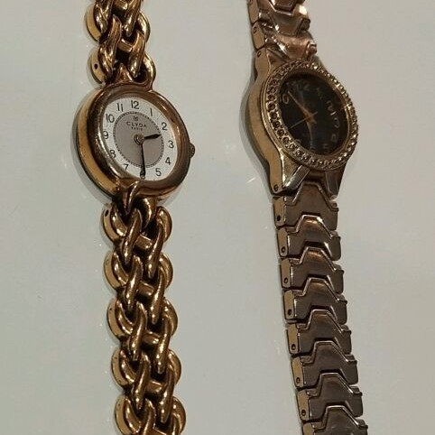 Wristwatches women's like new, pack of 3, gold and silver colors