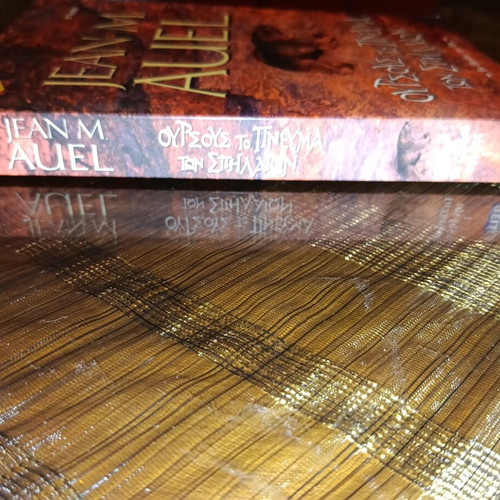 Jean M. Auel The Clan of the Cave Bear book