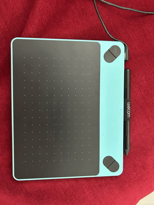 Wacom drawing tablet like new, computer connected