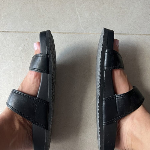 Solecia flat sandals size 37.5 like new, black