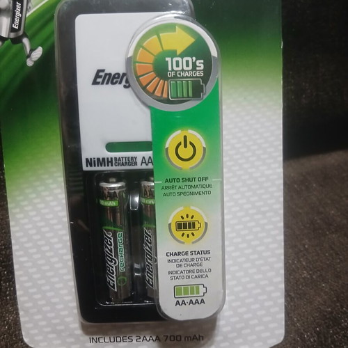 Energizer Mini Charger 2-Slot with Rechargeable AA AAA Batteries new