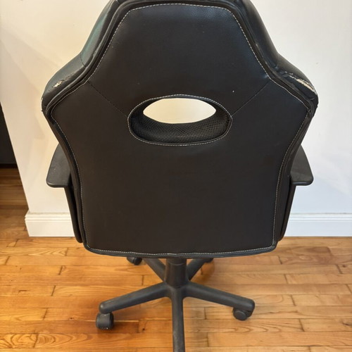 Gaming chair used, frame included