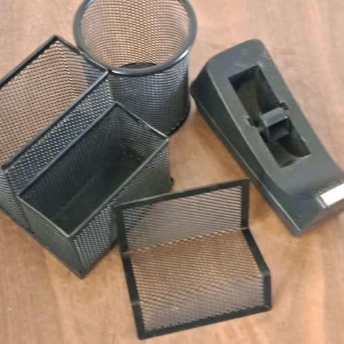 Office set like new with 2 pencil holders, card holder and tape dispenser