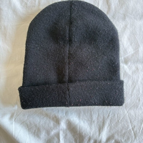 Unisex New York beanie like new, dark green