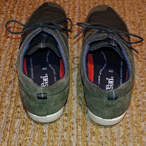Green Comfort sports shoes like new, dark green color, size 40