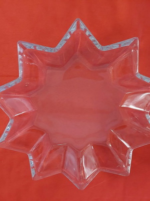 Large crystal serving platter used 45cm diameter star shape with 10 points