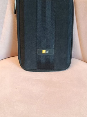 Case Logic tablet case 7 inch used