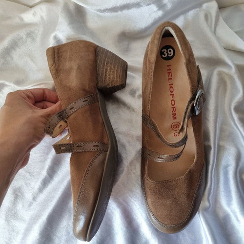 Leather shoes new, size 39, beige