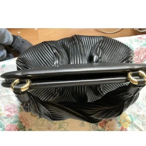 Themoire shoulder bag black plisse style like new