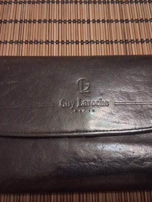 Πορτοφόλι Guy Laroche δερμάτινο μεταχειρισμένο, μαύρο χρώμα