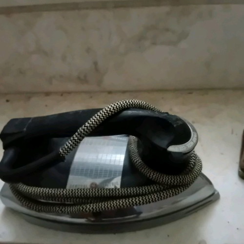 Electric irons used, pack of 3 vintage