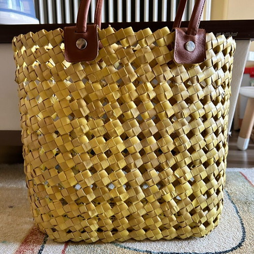 Summer straw shoulder bag like new, yellow, leather straps