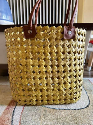 Summer straw shoulder bag like new, yellow, leather straps
