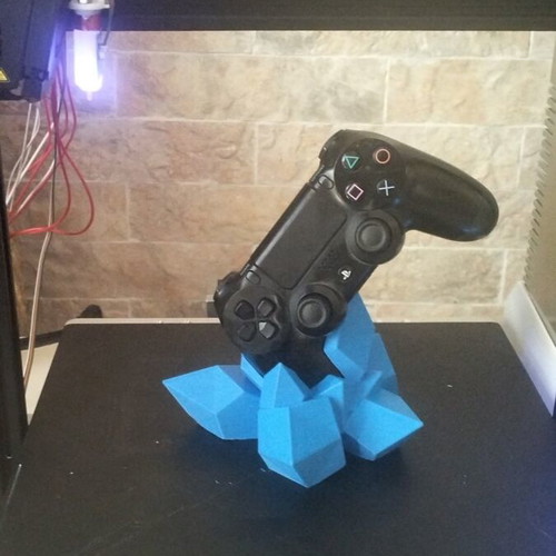 3D printed DualShock 4 stand with crystal theme