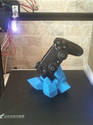 3D printed DualShock 4 stand with crystal theme