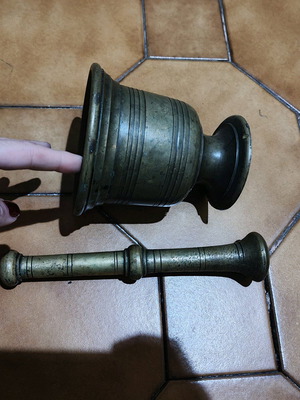 Large mortar and pestle new