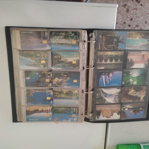 Phone Card Album like new with 100 cards of various themes