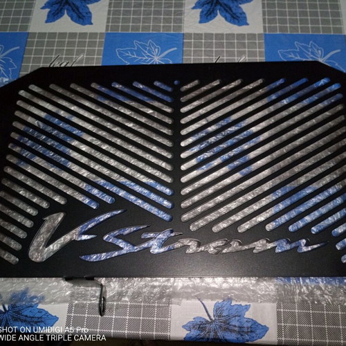V-strom 650 radiator guard like new, model 2004-2012