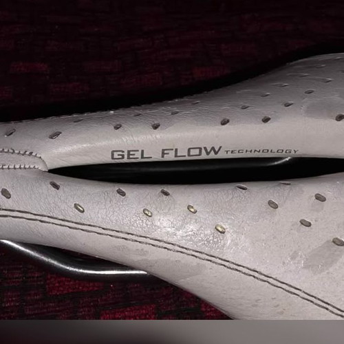 Selle Italia Max Flite Gel Flow saddle used, titanium, gel technology