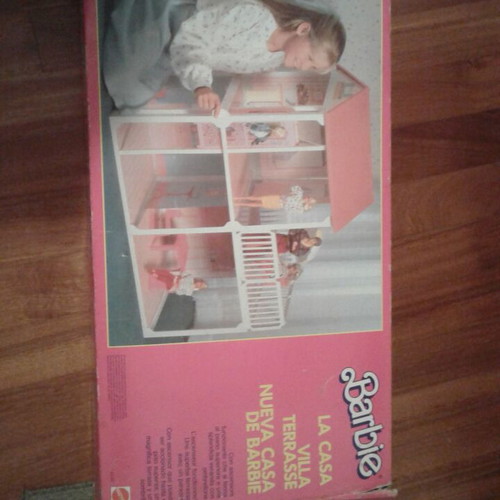 Barbie two-story house like new without furniture