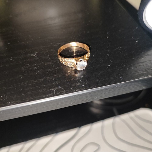 Diamond ring 14k like new, gold color
