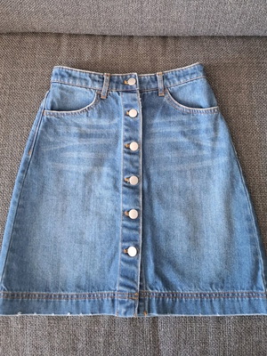 Mini φούστα τζιν H&M σαν καινούργιο με κουμπάκια και τσέπες