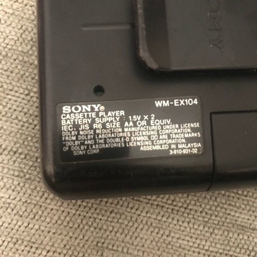 Walkman Sony WM-EX104 Mega Bass with anti-rolling mechanism, used