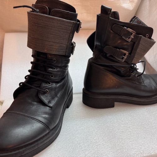 Esthissis black leather ankle boots used No 39